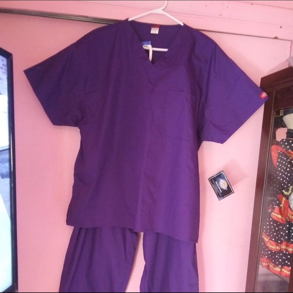 Scrub Set - Picture 2 of 2